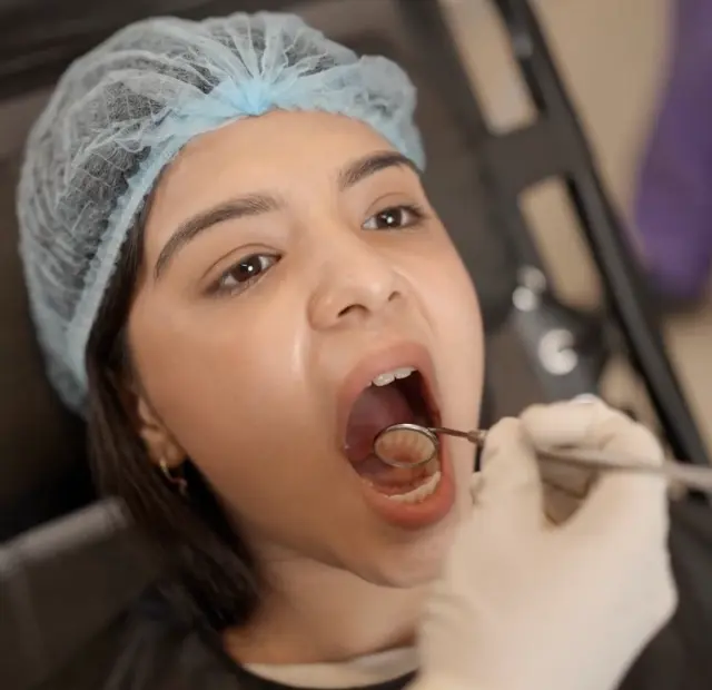 Detailed teeth depositions and stains removal at home